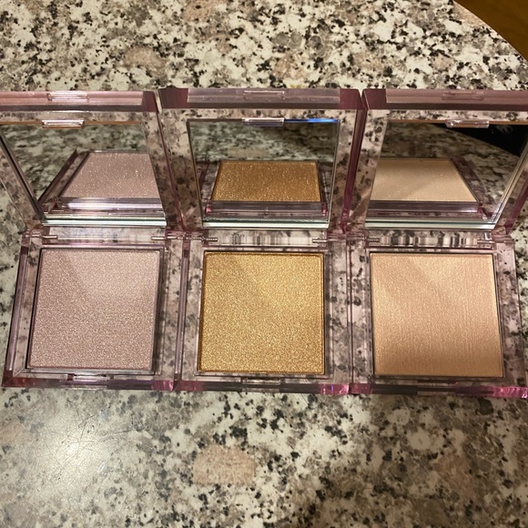 About face Light Lock Powder - Picture 3 of 4